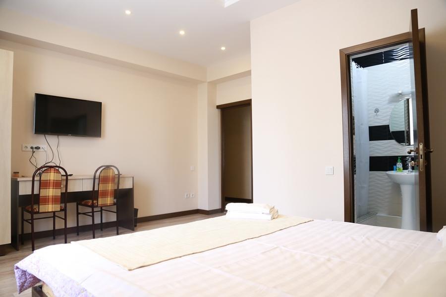 Center Hotel Bichkek Extérieur photo
